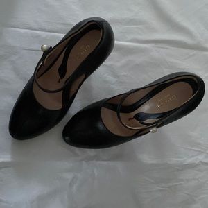 Gucci Mary Jane Size 37, lightly worn.